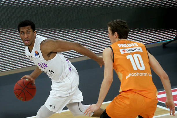 直以其顽强 直以其顽强