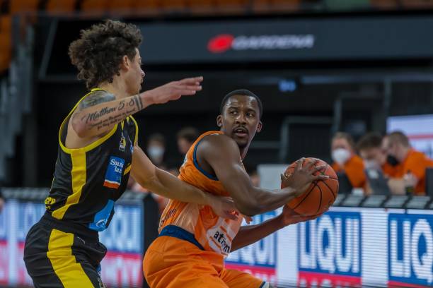 接受媒体采 接受媒体采